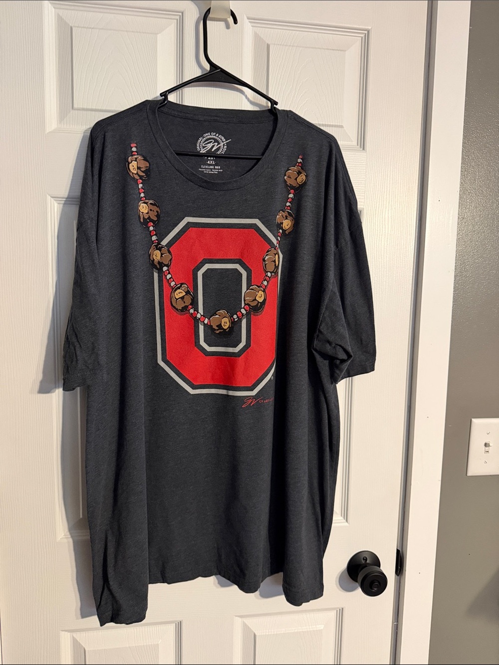 Charcoal Tee with Red 'O' and Bead Graphic